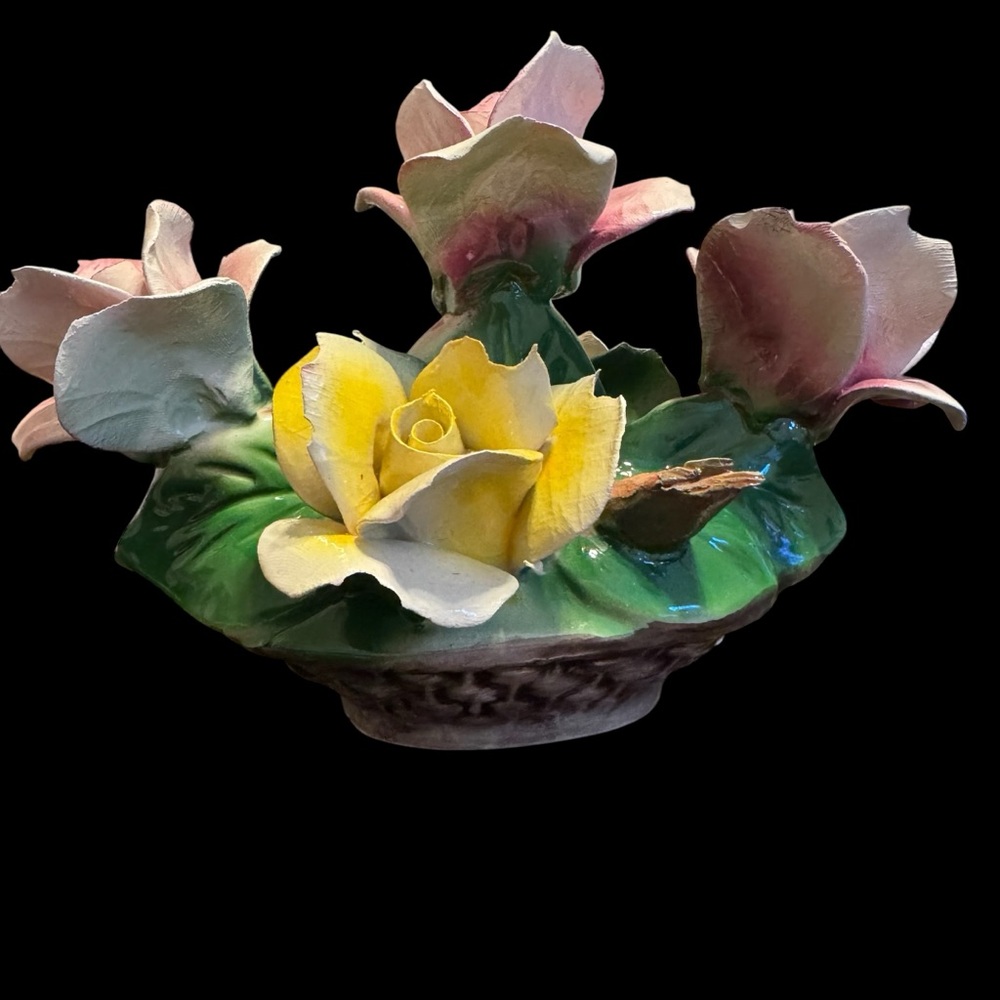 Vintage Capodimonte Italy Porcelain Flower Bouquet in Basket - Picture 4 of 14
